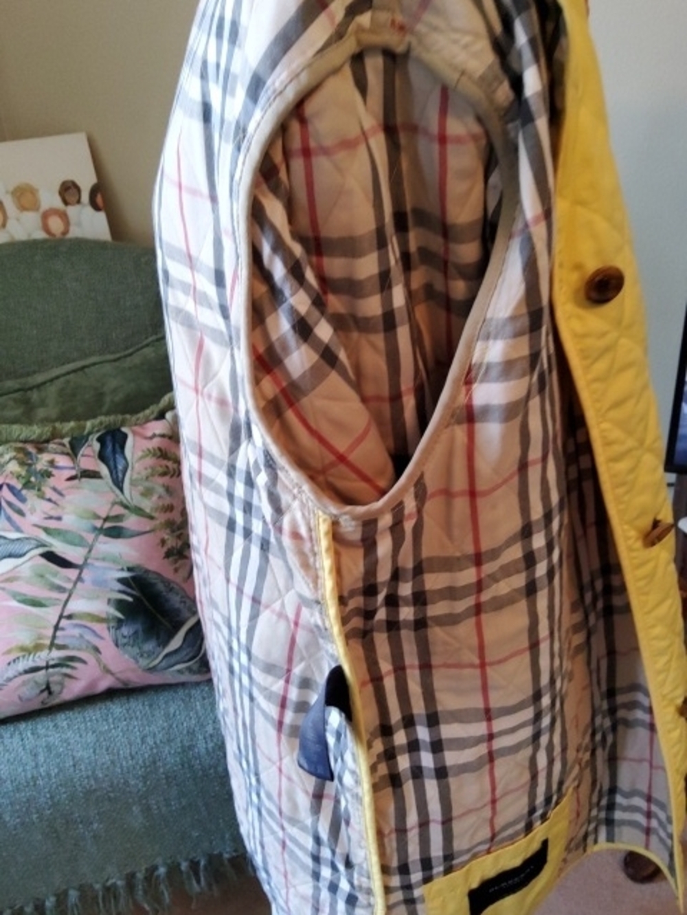 "Authentic" Burberry Quilted Jacket, "Womens" Size Large. - Picture 5 of 9